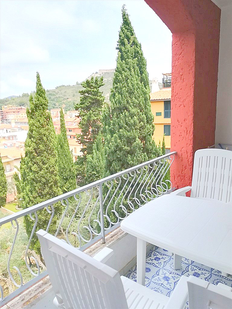 Affitto appartamento con terrazzo vivibile a pochi metri dal porto di Porto Ercole