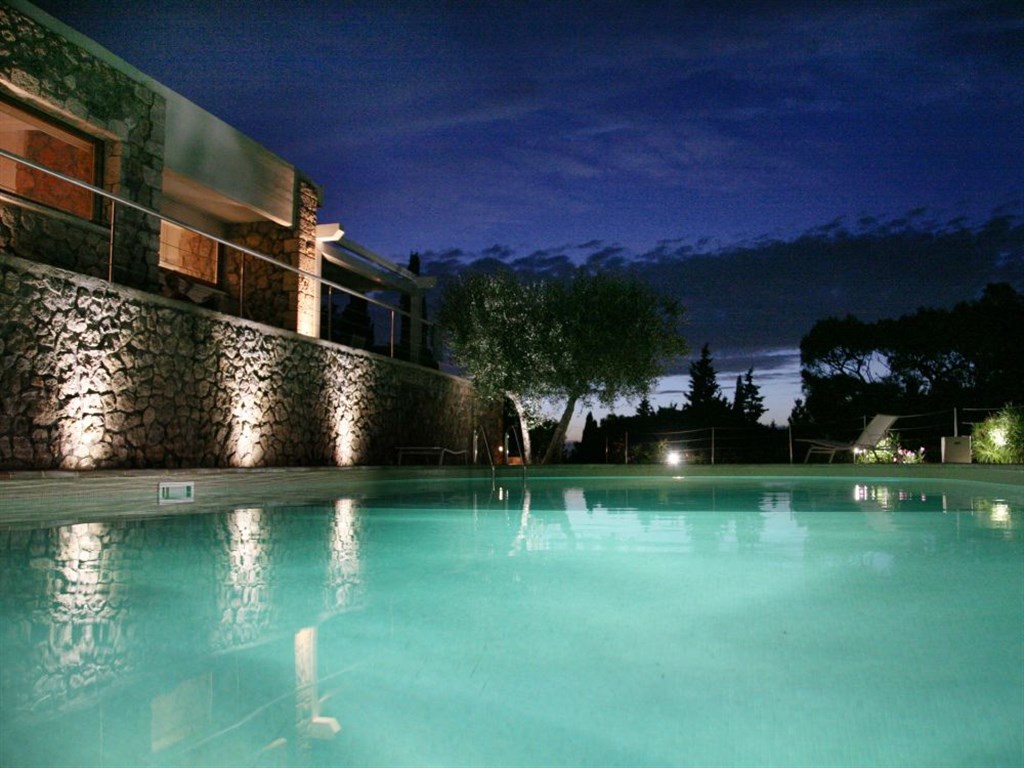 Affitto “Villa la Cachette” – Elegante villa con piscina e stupenda vista mare. Porto S. Stefano. 10/12 ospiti