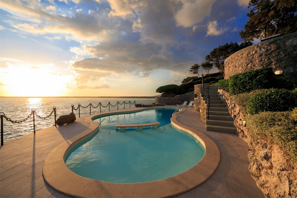 Affitto villa Oleandro con piscina, stupenda vista mare e discesa a mare privata.