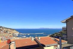 Affitto 2 appartamenti comunicanti tramite una  scala esterna, terrazze con splendida vista mare.  Porto Santo Stefano